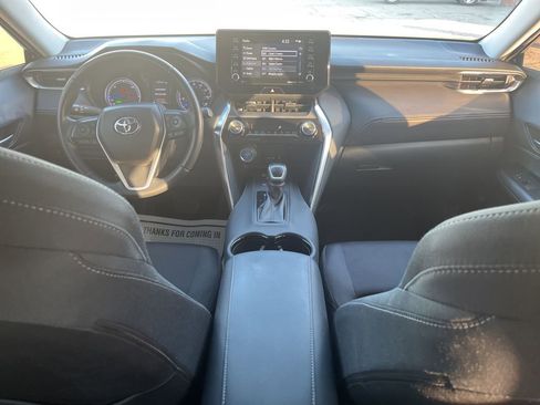 Used 2021 Toyota Venza LE w/ Carpet Mat Package (TMS) image 32