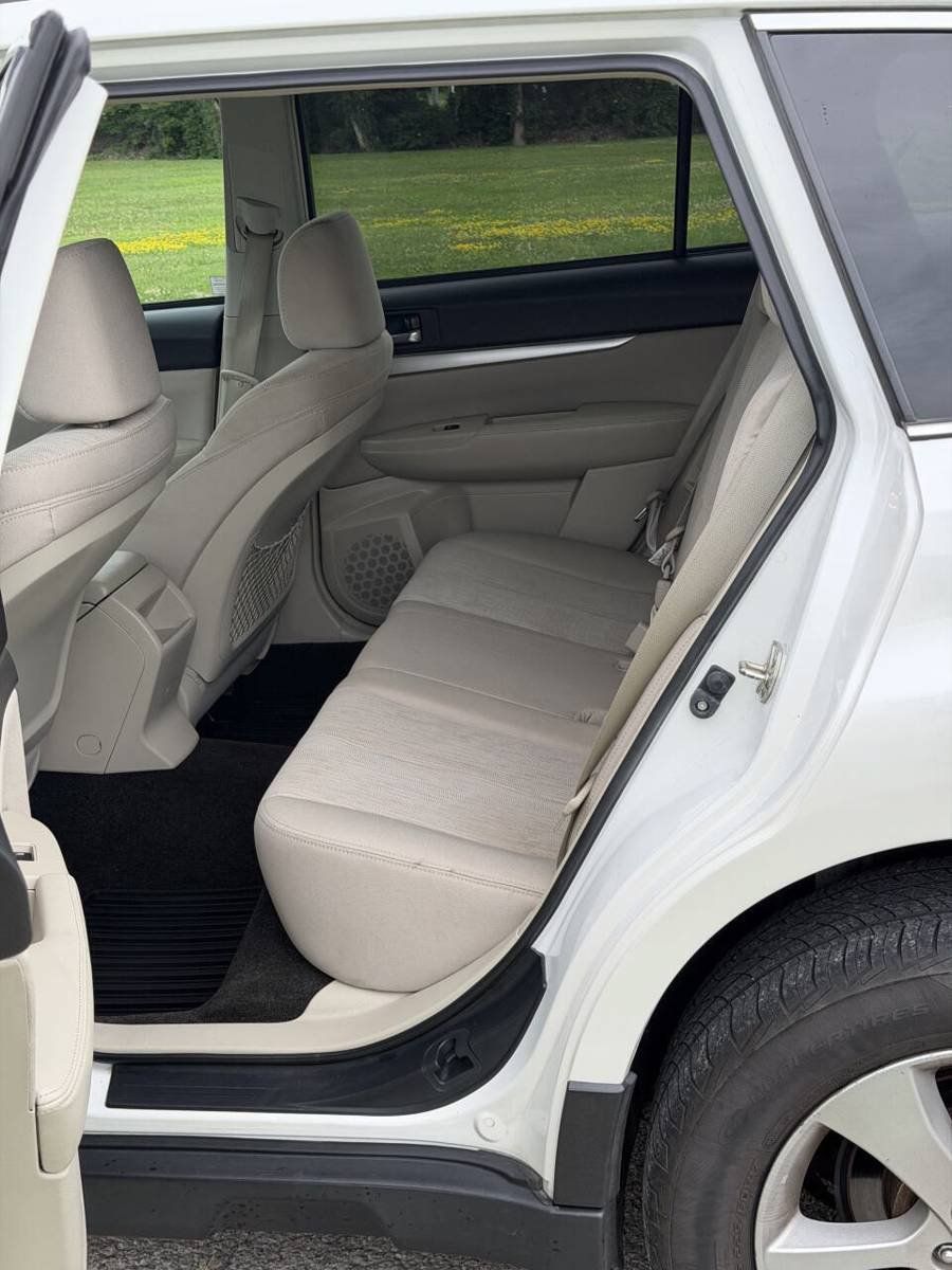Used 2014 Subaru Outback 2.5i Premium AWD/4WD image 11