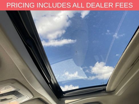 Used 2017 Toyota Sienna XLE w/ XLE Navigation Package FWD image 5