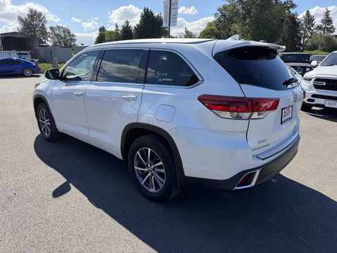 Used 2017 Toyota Highlander SE AWD/4WD image 6