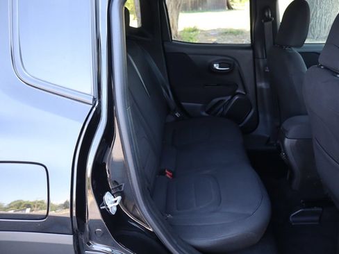 Used 2020 Jeep Renegade Latitude FWD image 21