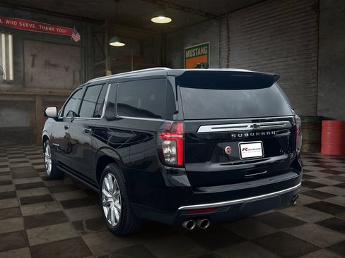Certified 2024 Chevrolet Suburban High Country AWD/4WD image 7