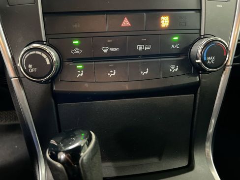 Used 2017 Toyota Camry SE FWD image 16