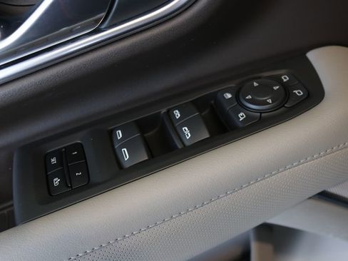 Used 2021 GMC Yukon XL SLT w/ SLT Premium Package image 14