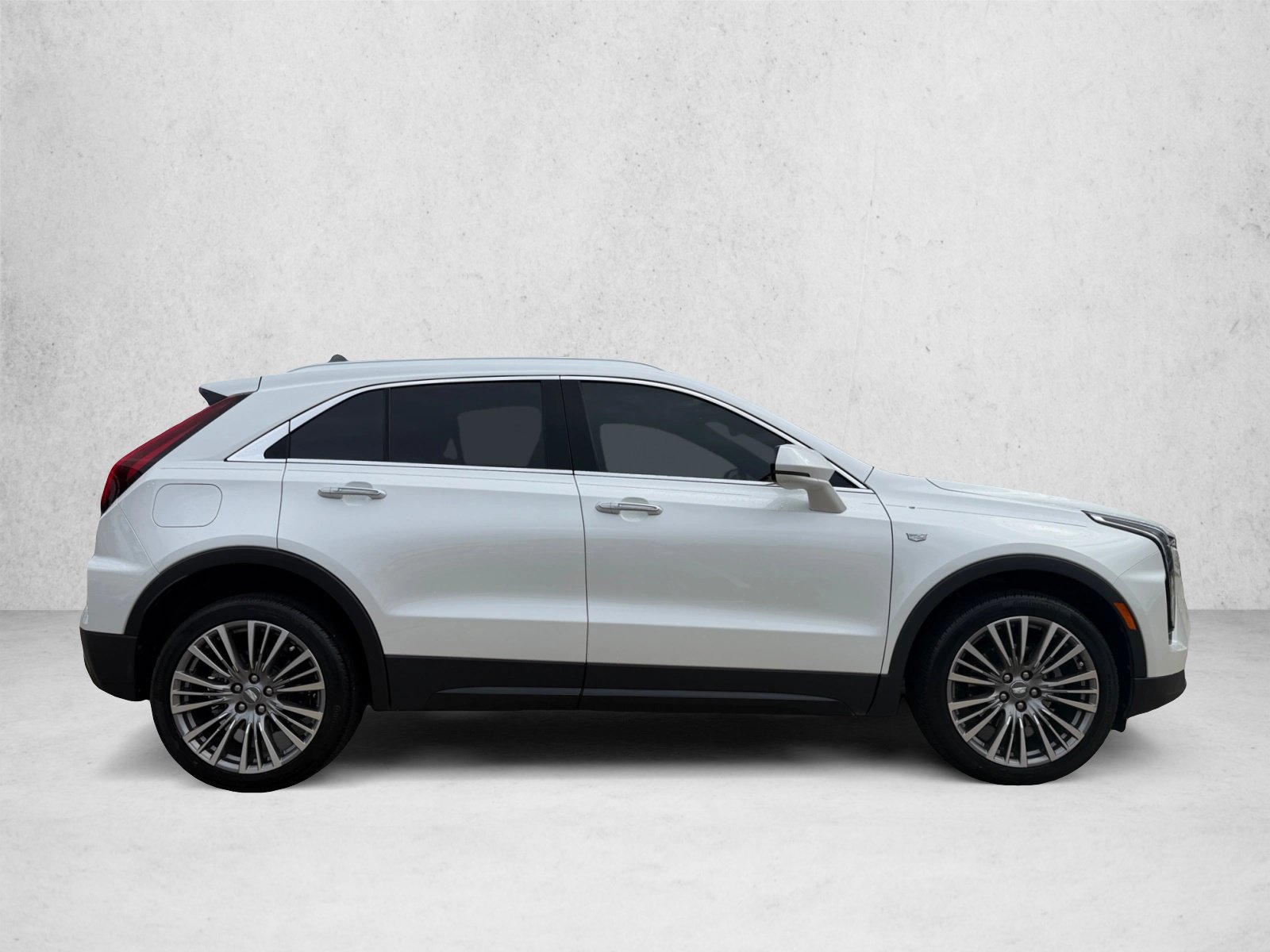 Used 2024 Cadillac XT4 Premium Luxury FWD image 4