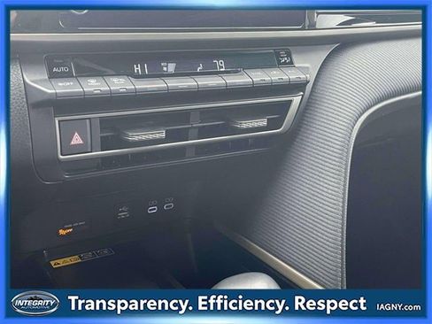 Used 2025 Toyota Camry SE image 29