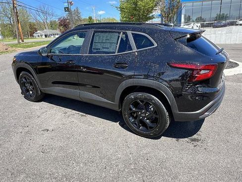 New 2026 Chevrolet Trax LT w/ Midnight Edition FWD image 3