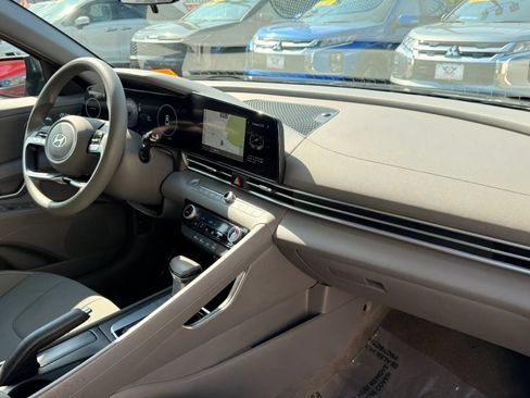 Used 2024 Hyundai Elantra SEL FWD image 17