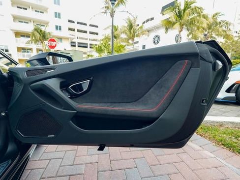 Used 2022 Lamborghini Huracan EVO RWD image 75