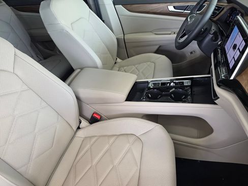 New 2026 Volkswagen Atlas SE FWD image 12