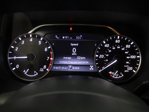 Used 2022 Nissan Titan SV image 35