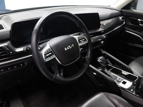 Used 2025 Kia Telluride S FWD image 23