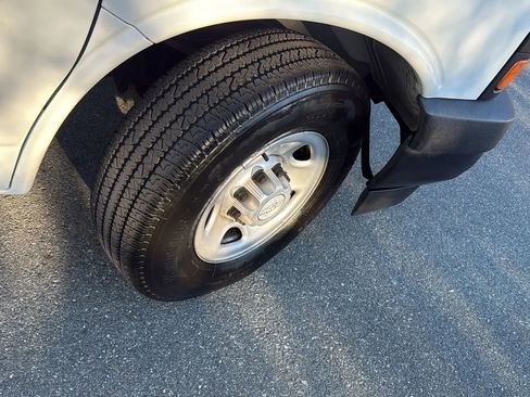 Used 2018 Chevrolet Express 2500 image 8