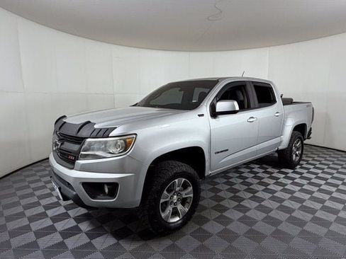 Used 2017 Chevrolet Colorado Z71 AWD/4WD image 2