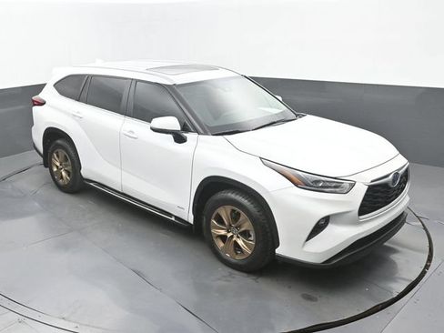 Used 2023 Toyota Highlander Bronze Edition AWD/4WD image 30