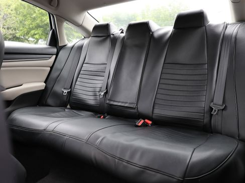 Used 2018 Honda Accord LX image 9