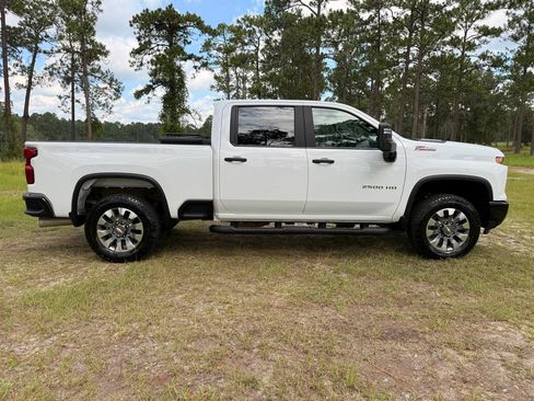 Used 2024 Chevrolet Silverado 2500 Custom w/ Custom Value Package AWD/4WD image 6