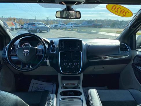 Used 2020 Dodge Grand Caravan SXT image 22