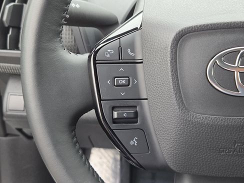 Used 2024 Toyota bZ4X FWD image 15