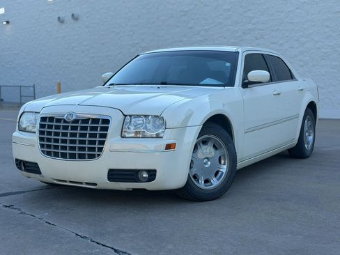 Used 2006 Chrysler 300 Touring RWD image 1