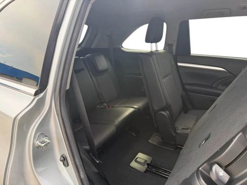 Used 2017 Toyota Highlander Plus w/ Carpet Mat Package image 32