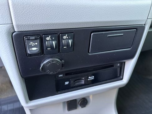 Used 2017 Toyota Sienna XLE Premium FWD image 22