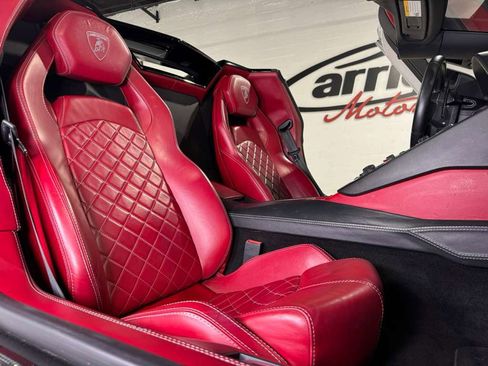 Used 2018 Lamborghini Aventador S image 27