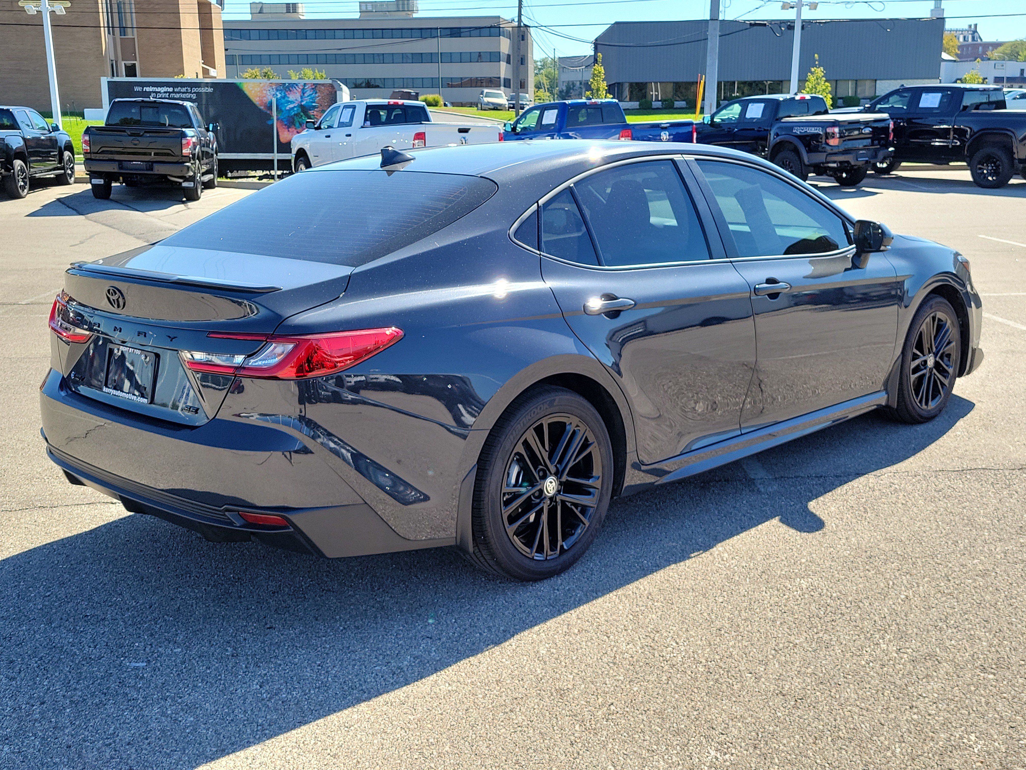 Used 2026 Toyota Camry SE FWD image 3