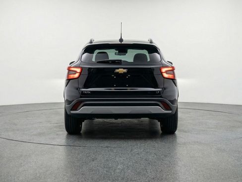 Used 2025 Chevrolet Trax LT FWD image 7