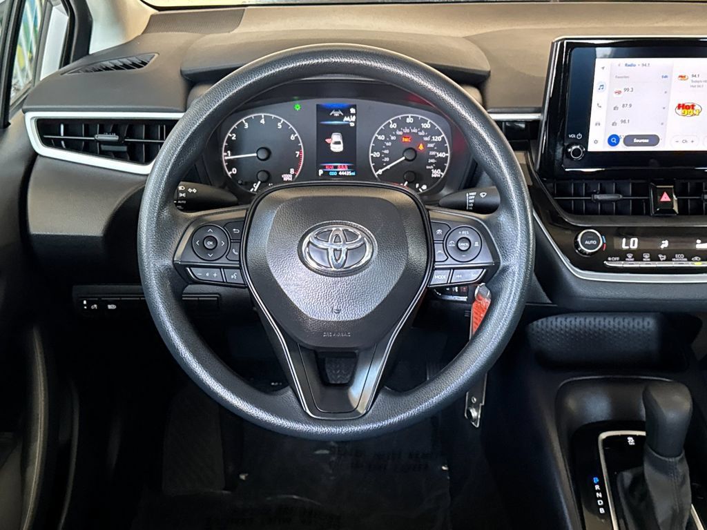 Used 2025 Toyota Corolla LE FWD image 13