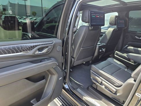 Used 2023 GMC Yukon XL Denali w/ Denali Reserve Package AWD/4WD image 18