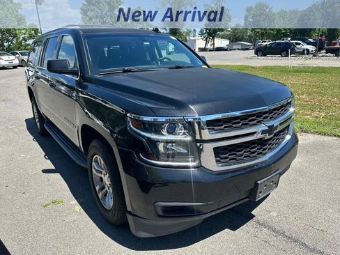 Used 2016 Chevrolet Suburban LS RWD image 2