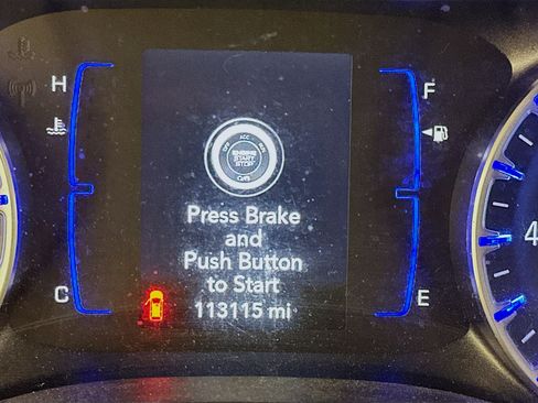 Used 2020 Chrysler Pacifica Touring-L FWD image 19