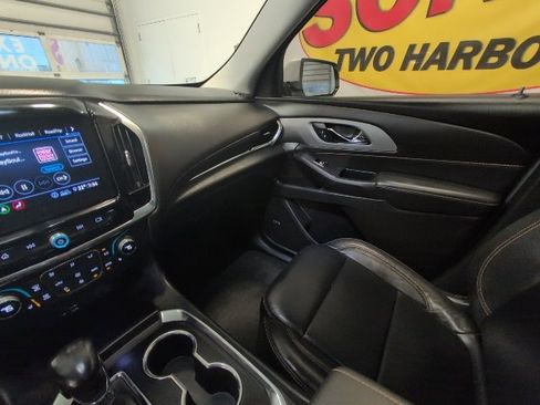 Used 2021 Chevrolet Traverse RS image 26
