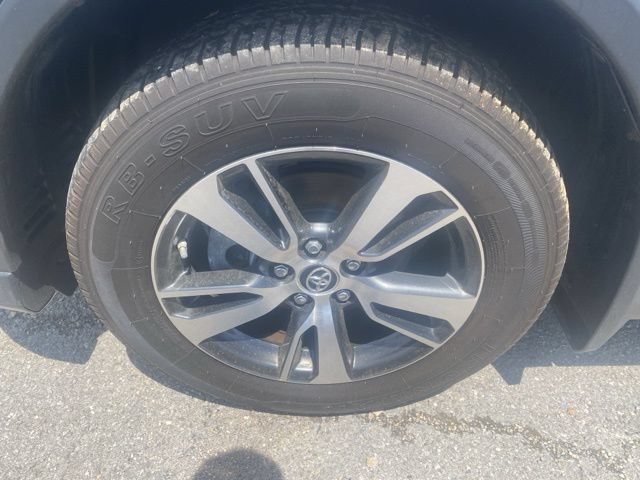 Used 2018 Toyota RAV4 XLE AWD/4WD image 10