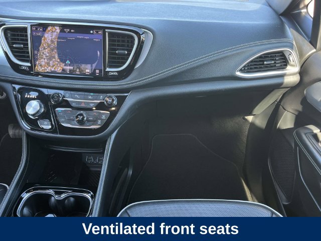 Used 2025 Chrysler Pacifica Limited FWD image 22