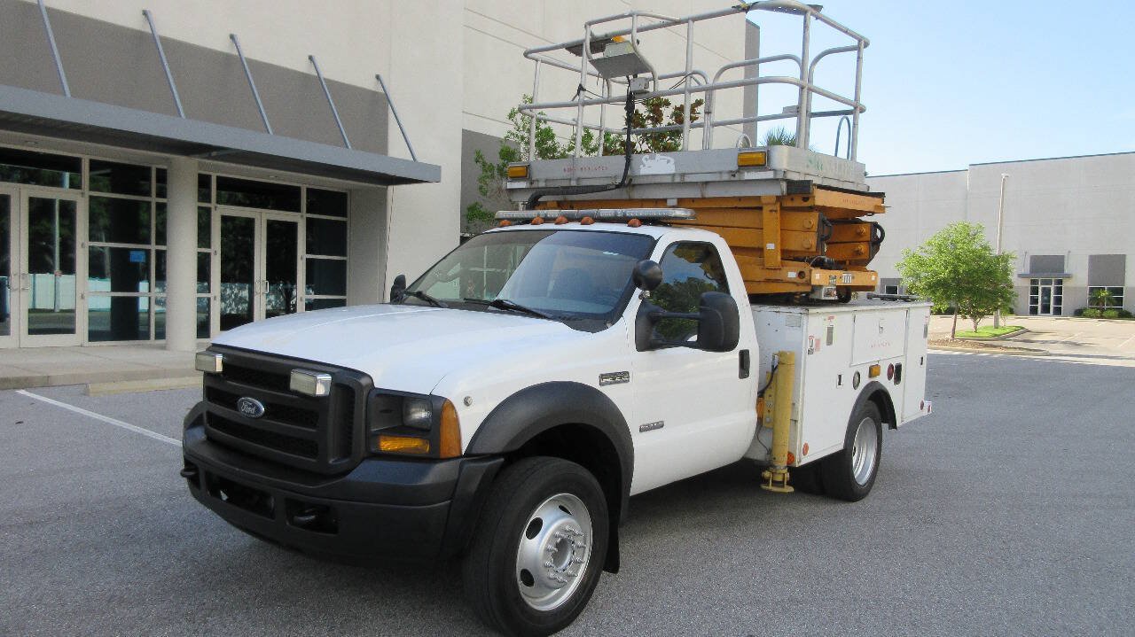 Used 2007 Ford F550 2WD Regular Cab Super Duty image 1