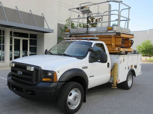 Used 2007 Ford F550 2WD Regular Cab Super Duty image 1