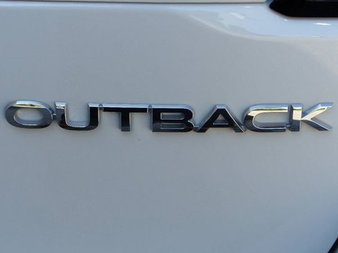 Used 2024 Subaru Outback Premium AWD/4WD image 15