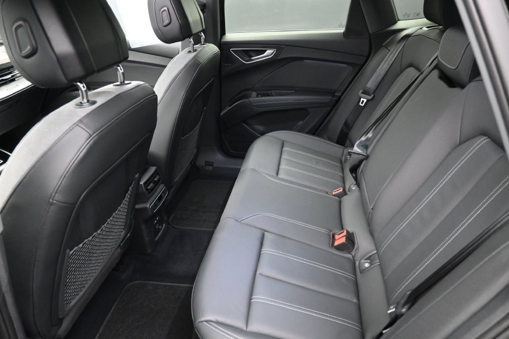 Used 2024 Audi Q4 e-tron Prestige AWD/4WD image 29