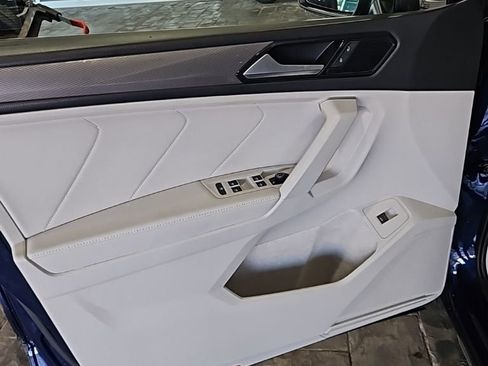 Used 2024 Volkswagen Tiguan SE w/ Panoramic Sunroof Package image 26