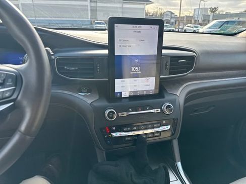 Used 2020 Ford Explorer Platinum w/ Premium Technology Package image 23