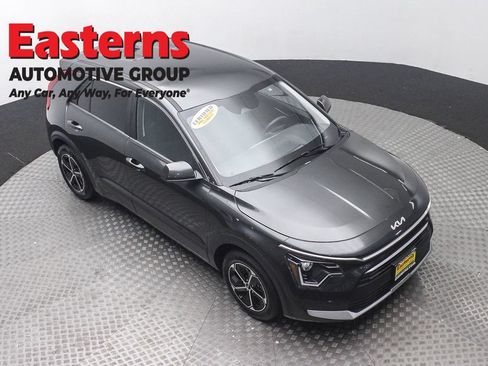 Used 2025 Kia Niro LX FWD image 3