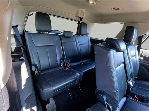 Used 2024 Ford Expedition XLT image 18