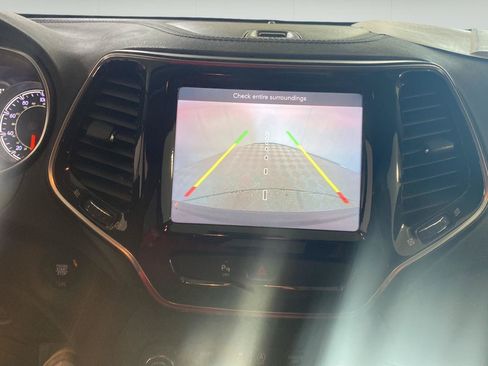 Used 2020 Jeep Cherokee Limited FWD image 33