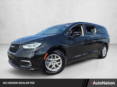 Used 2023 Chrysler Pacifica Touring-L
