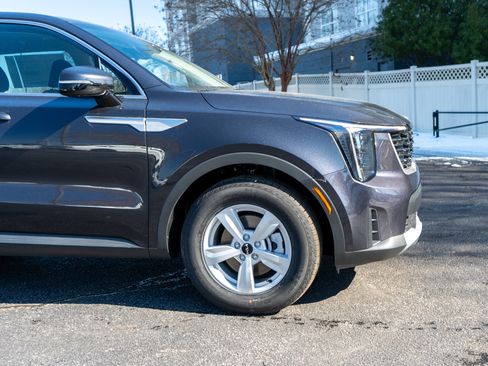 New 2026 Kia Sorento LX FWD image 11