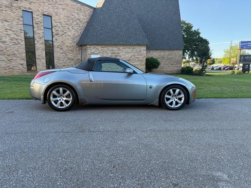 Used 2004 Nissan 350Z Touring RWD image 13