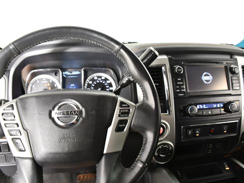 Used 2017 Nissan Titan SL AWD/4WD image 19