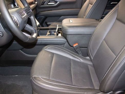 Used 2025 GMC Yukon Denali image 22